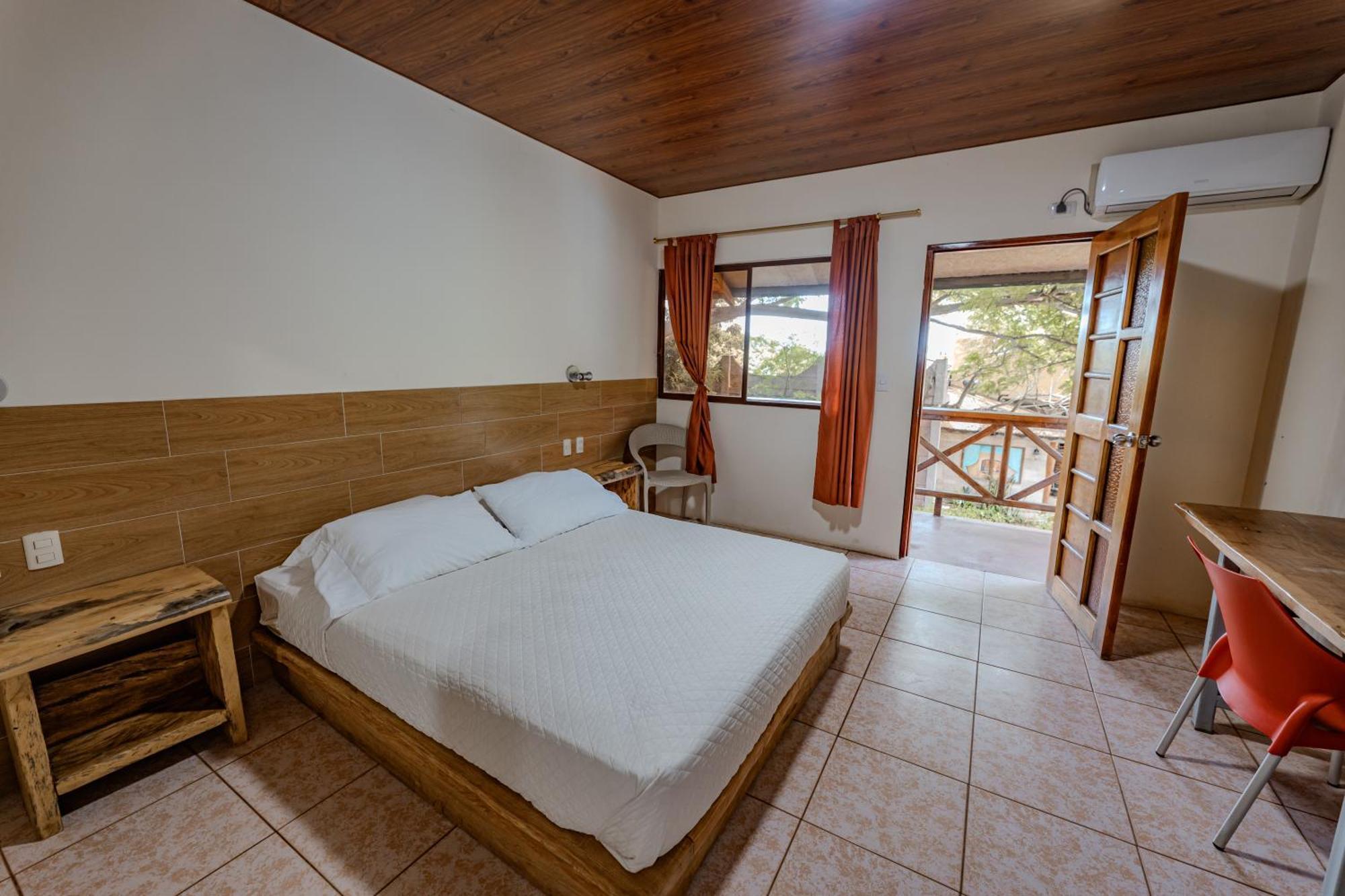 Hotel Nantu Hosteria Puerto Lopez Exterior photo